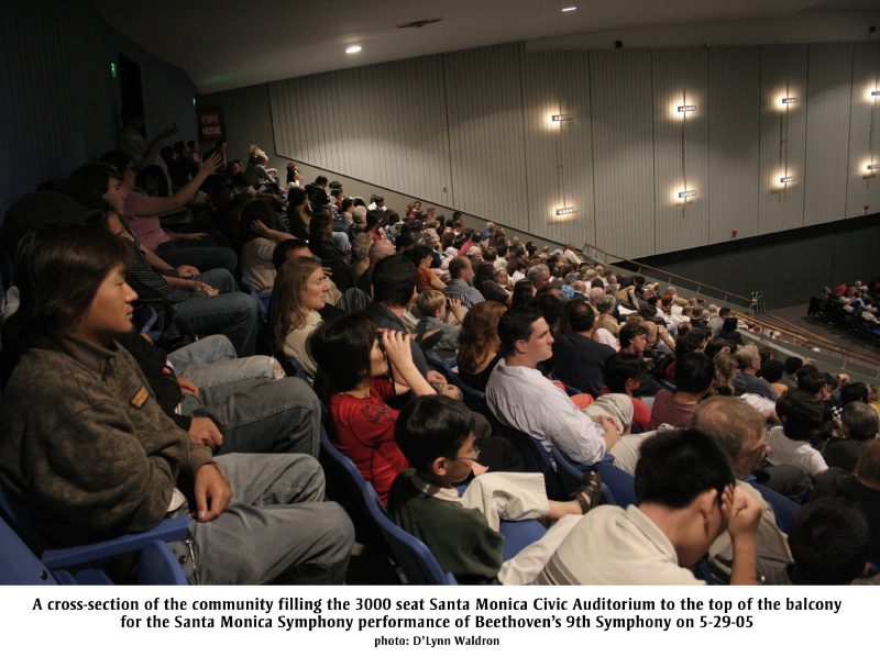 balconyaudience.jpg
