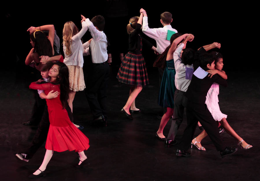 bd12groupdancing_3744.jpg