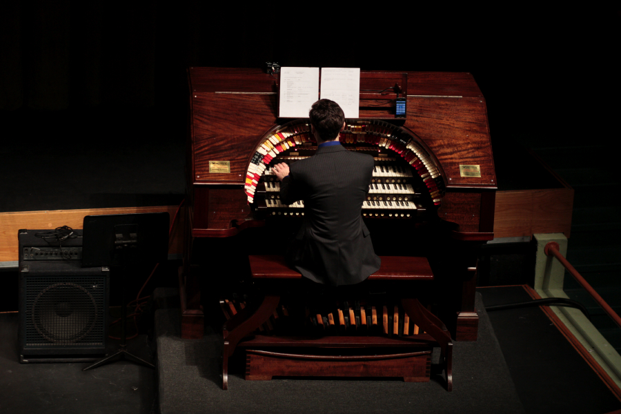 organist_1234.jpg