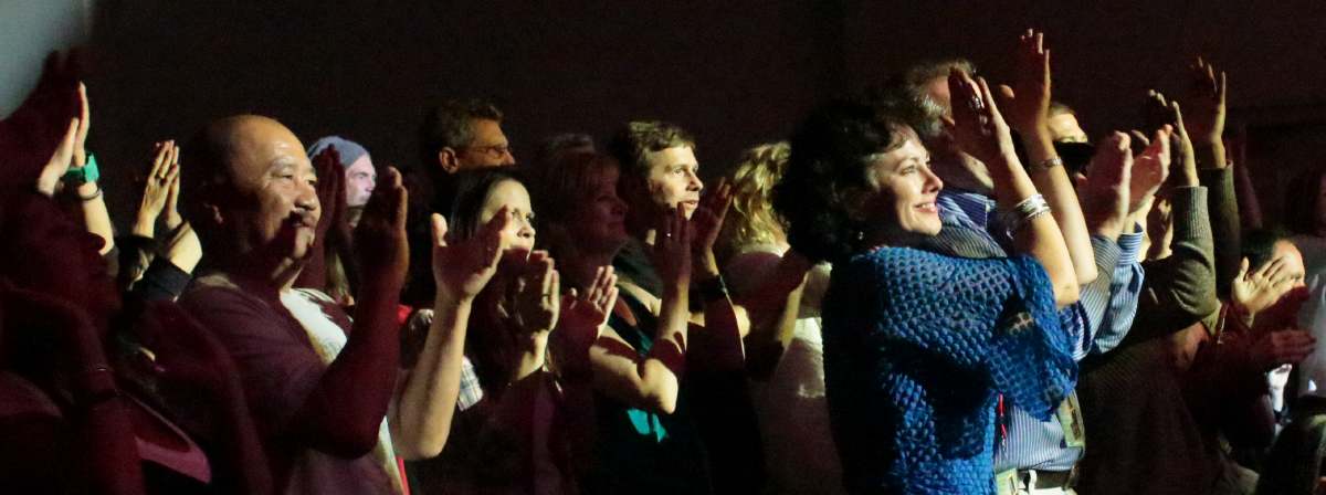 lyonclapping_8079.jpg