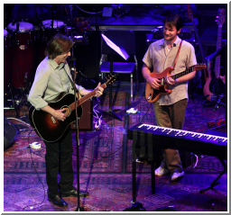 JBrowneAndGuitarist_5371.jpg