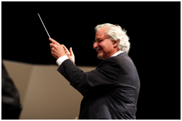 AlanConducting_2528.jpg